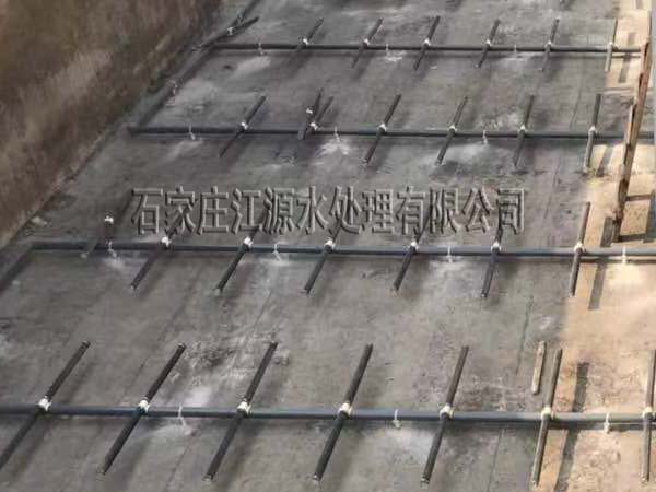 管式曝氣器馬鞍式現場安裝圖1